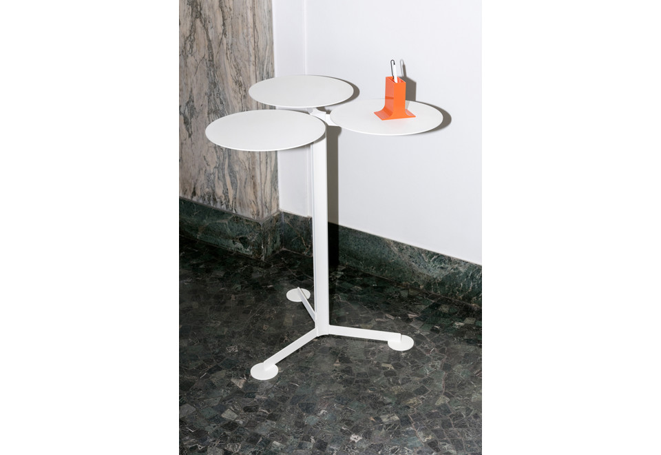 terza foto FAMILIA Tavolo in metallo verniciato con base a 3 razze