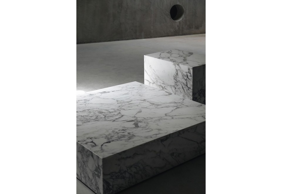 terza foto EDGE L ARABESCATO Tavolino basso quadrato in marmo