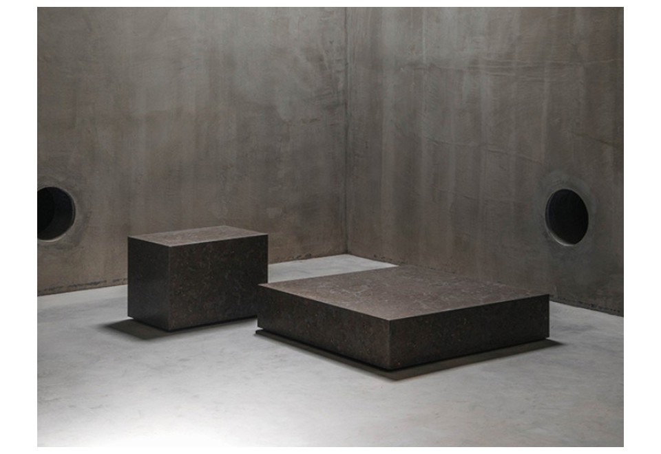 seconda foto EDGE L ATLANTIC BLUE LIMESTONE Tavolino basso quadrato in marmo