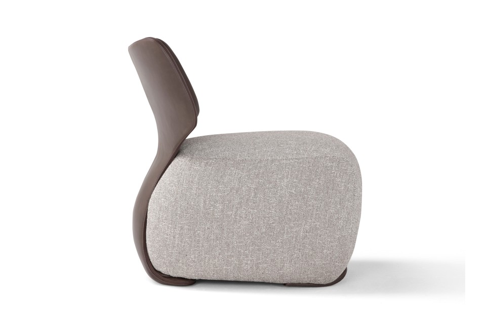 terza foto NOA Poltroncina imbottita con braccioli