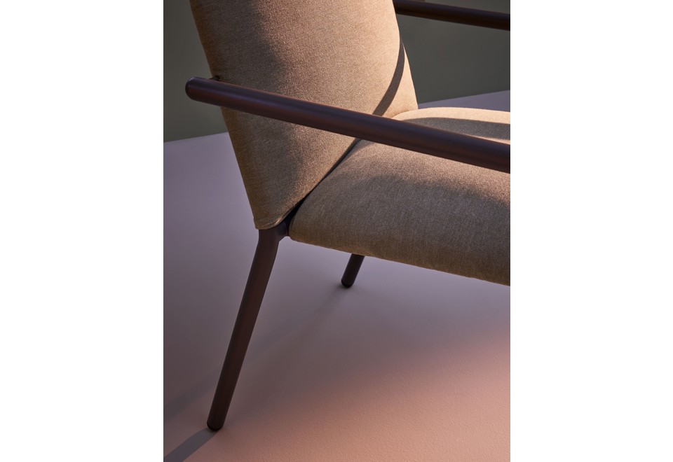 seconda foto ELEVEN Sedia da giardino imbottita con braccioli