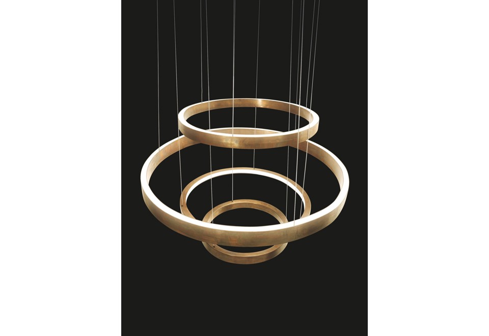 seconda foto LIGHT RINGS Lampada a sospensione a LED in ottone