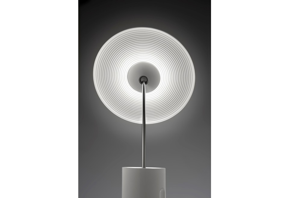 seconda foto SISIFO Lampada da tavolo in alluminio estruso con braccio flessibile