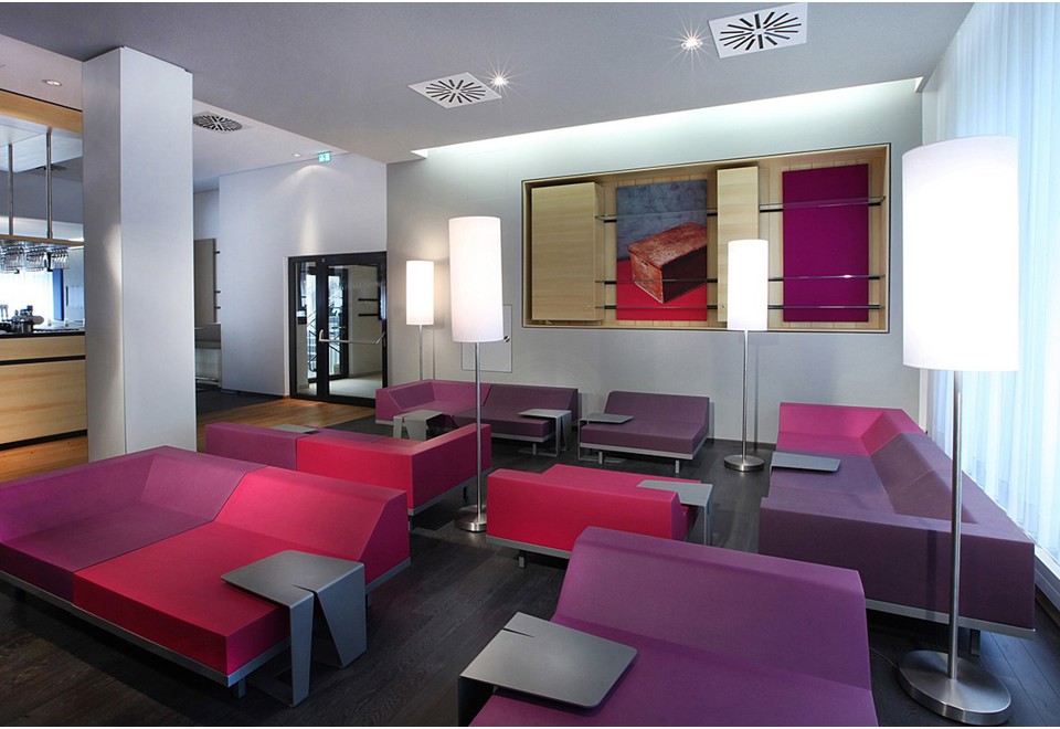 seconda foto M2 SIDETABLE Tavolino basso di servizio in acciaio verniciato a polvere