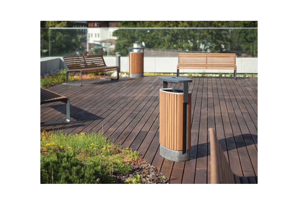 terza foto MINIUM Portarifiuti interrato in legno