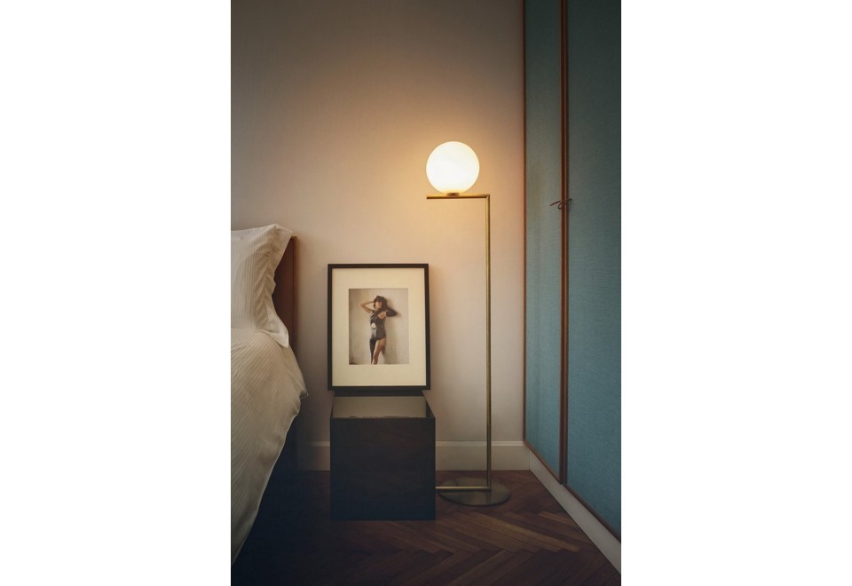 seconda foto FLOS IC LIGHTS F2 OTTONE Lampada da terra in ottone