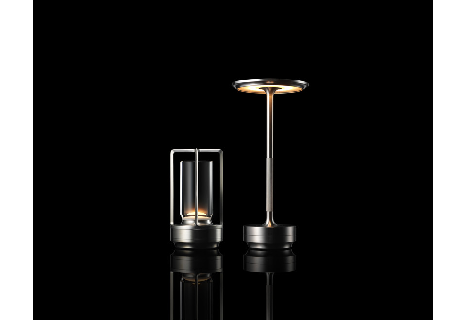terza foto TURN+ STAINLESS STEEL Lampada da tavolo a LED a batteria con ricarica USB