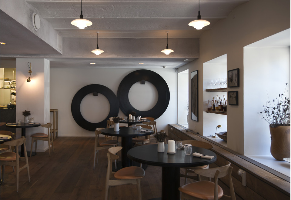 seconda foto PH 3/2 Lampada a sospensione in vetro opale