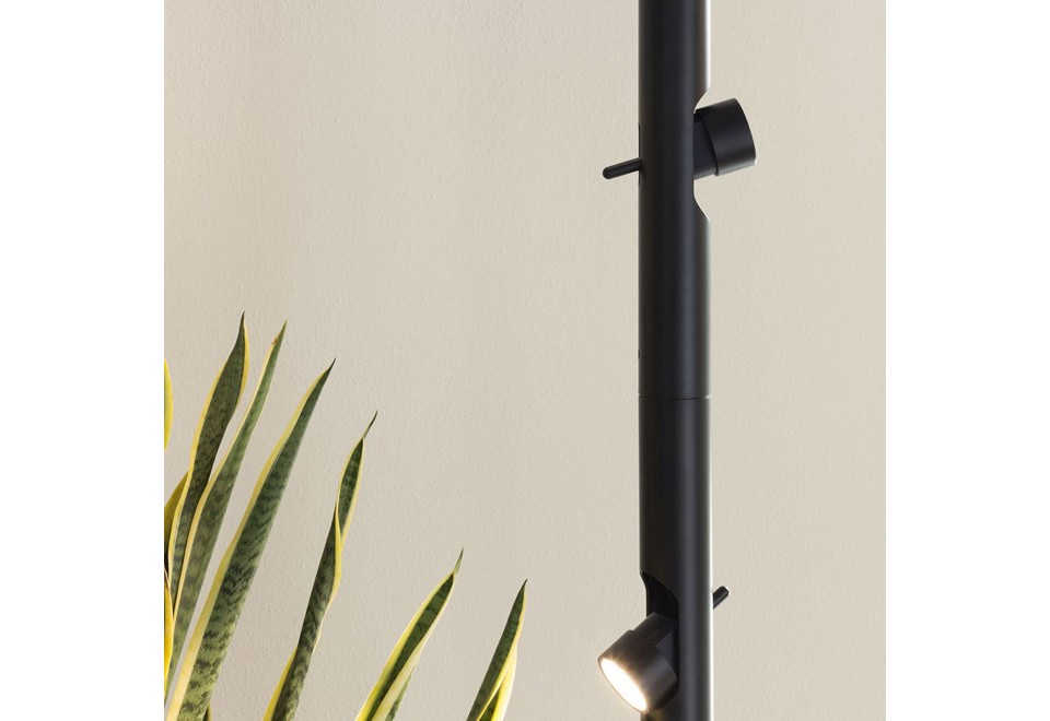 seconda foto CALABRONE Lampada da terra a LED orientabile in alluminio