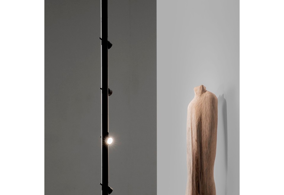 terza foto CALABRONE Lampada da terra a LED orientabile in alluminio