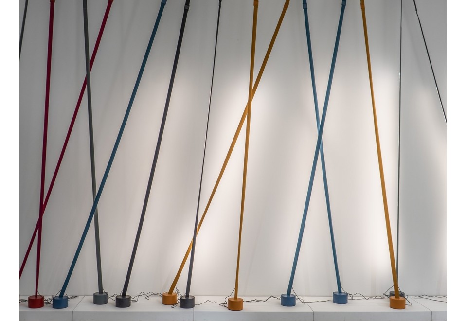 prima foto ELASTICA Lampada da terra a LED ad altezza regolabile in tessuto elastico