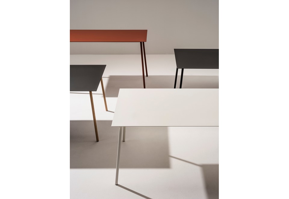 terza foto AEERI Tavolo alto rettangolare in metallo