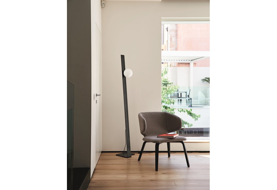 seconda foto SUSPENSE Lampada da terra in metallo verniciato