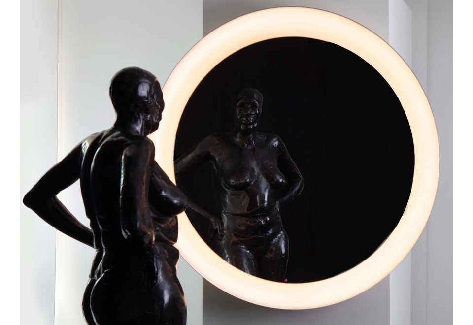 prima foto MAGNUS Specchio con illuminazione integrata da parete