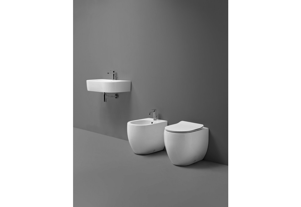 seconda foto FLO Wc filo parete in ceramica senza brida