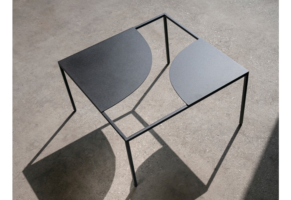 prima foto CREEK Tavolino basso quadrato in metallo