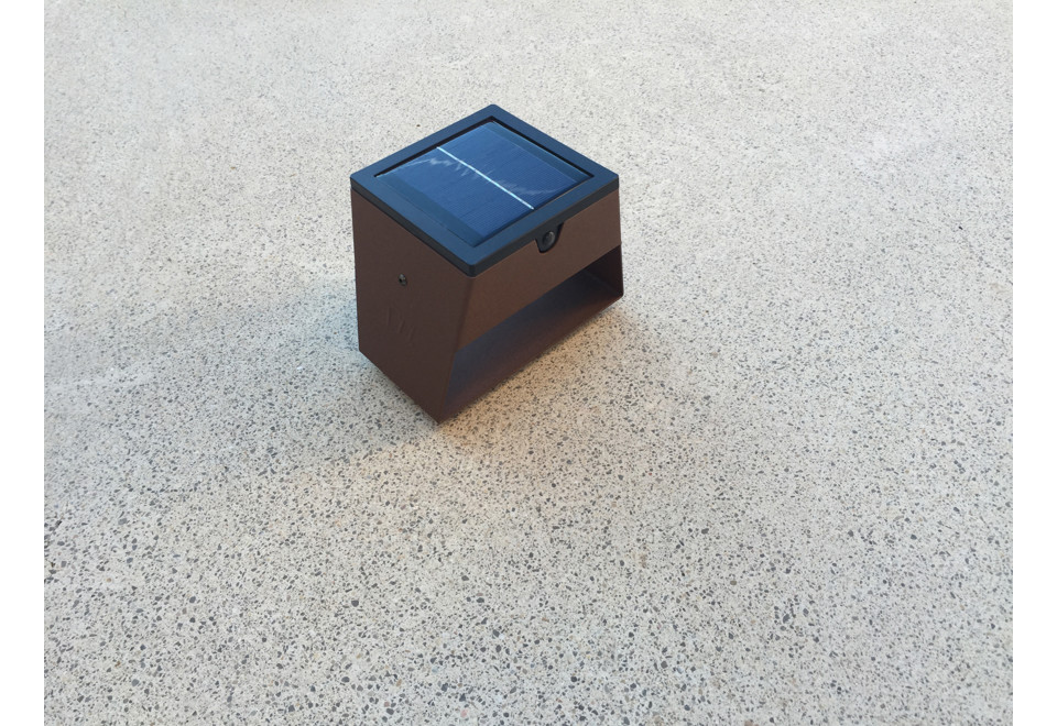 seconda foto BTS 125 Segnapasso a LED ad energia solare