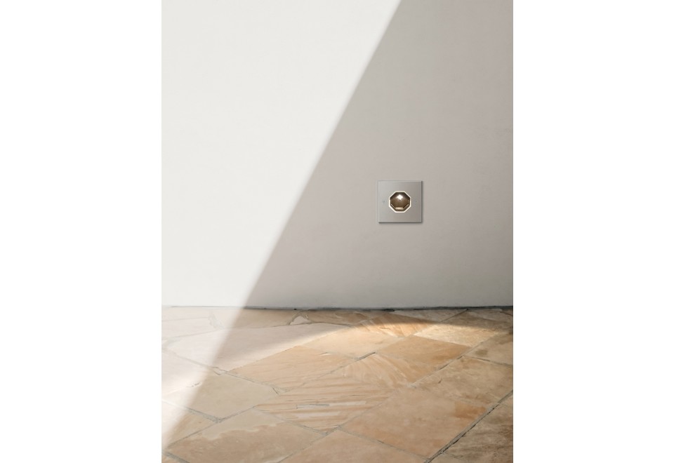seconda foto OTTAGONO Segnapasso a LED a parete in acciaio inox