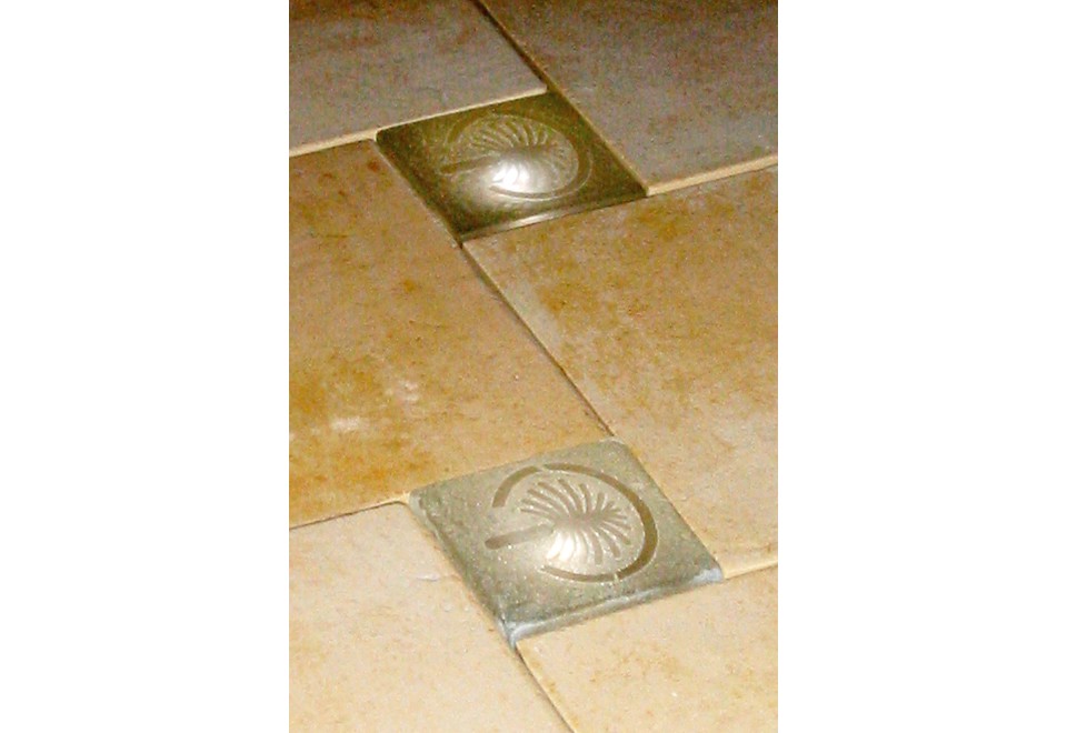 terza foto LIGHT STONE BETON Segnapasso a LED a pavimento