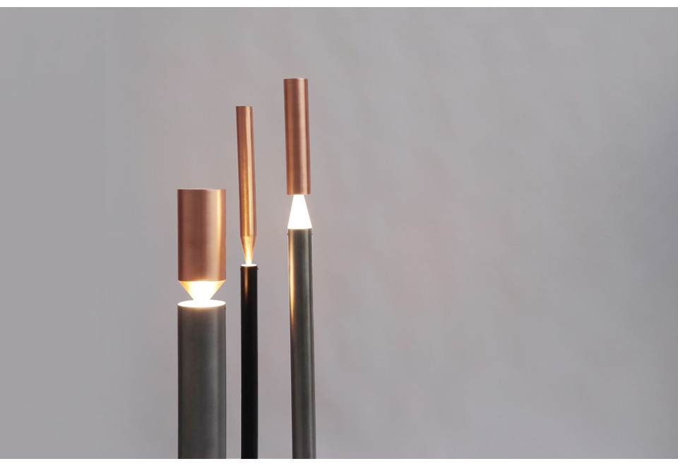 terza foto TUBES Lampade da terra in acciaio e rame