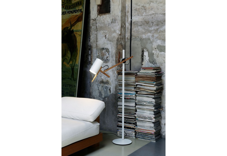 seconda foto SCANTLING Lampada da terra in metallo e legno