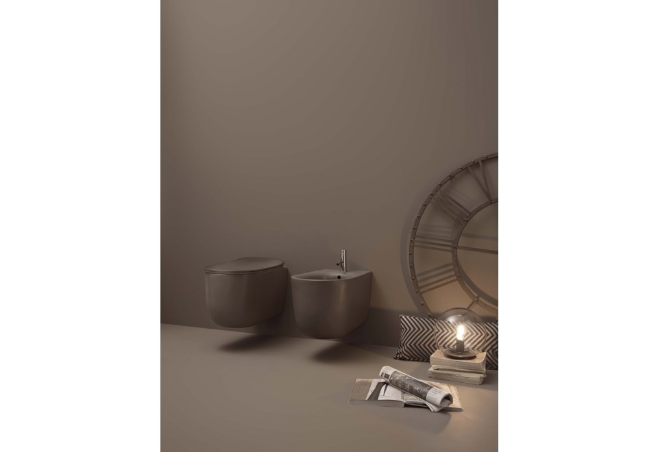 seconda foto NOLITA Wc sospeso in ceramica senza brida