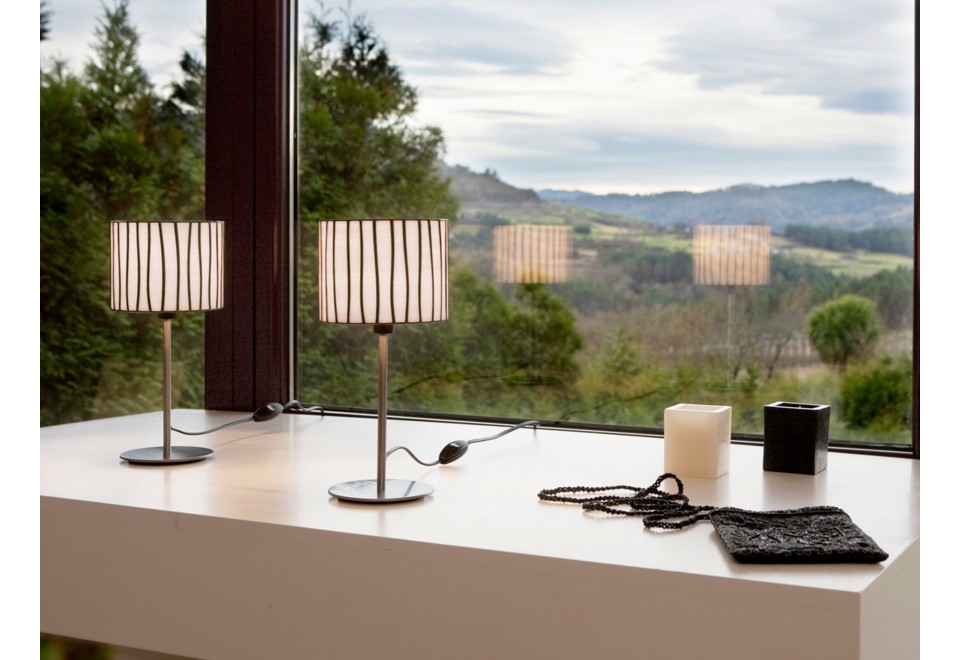 seconda foto CURVAS Lampada da tavolo a LED in vetro