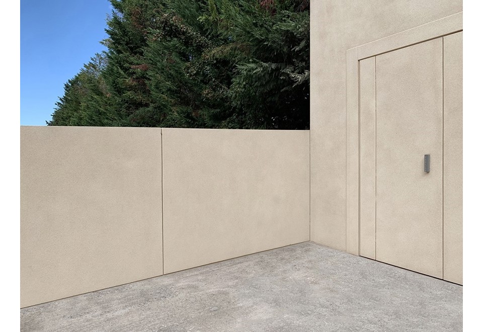 prima foto INVISIBLE WALL & GATE Portone da garage / recinzione in lamiera zincata