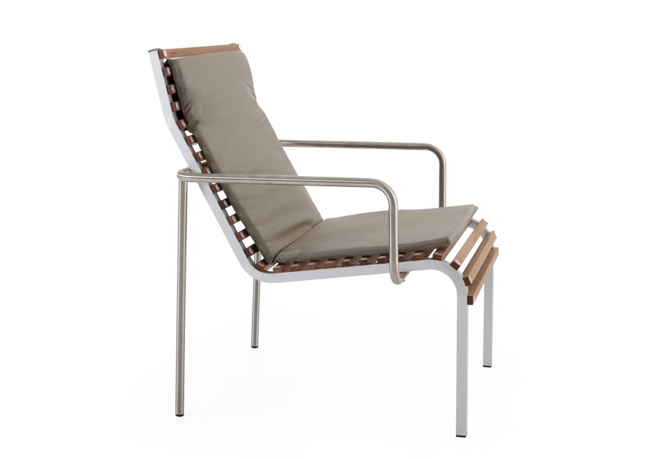 seconda foto EXTEMPORE Poltrona da giardino in legno con braccioli