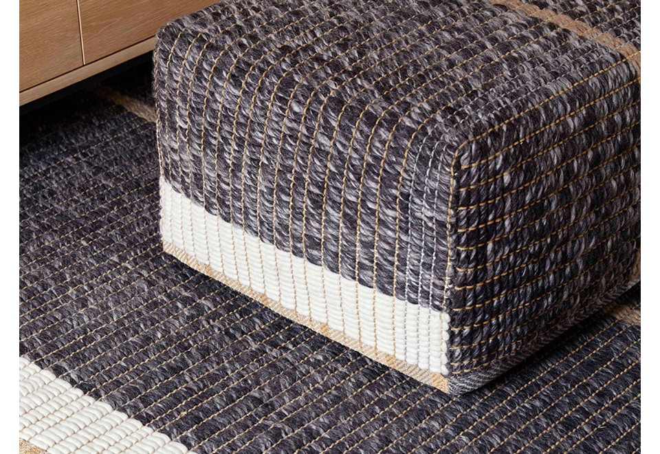 terza foto REVERSIBLE BLACK Pouf quadrato in lana, lino e cotone