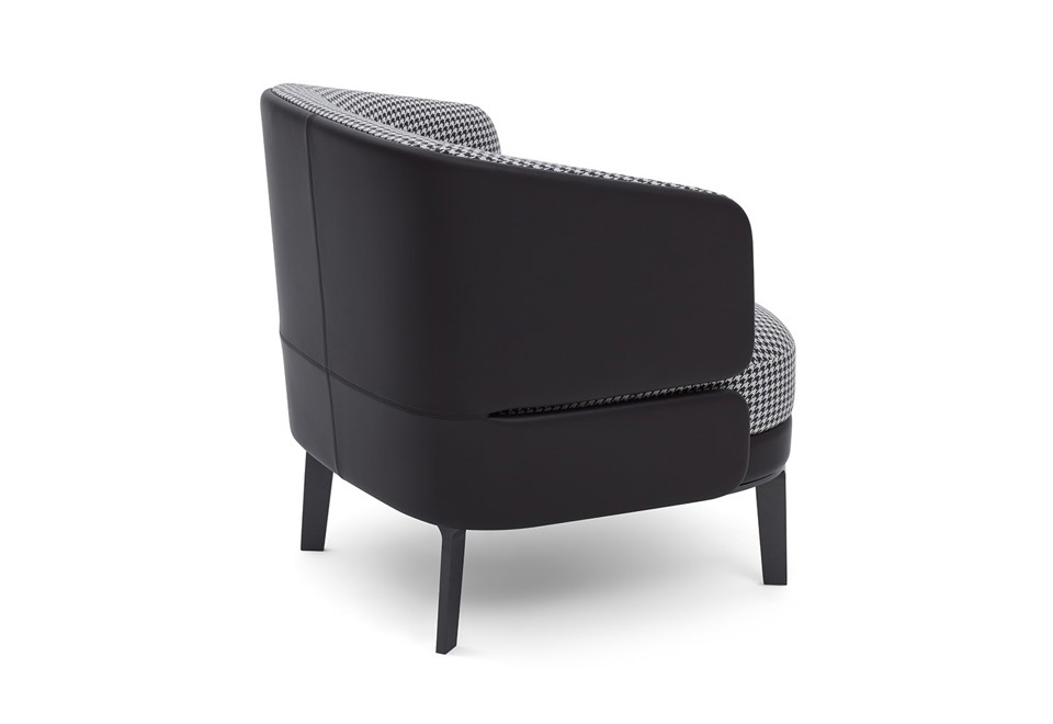 terza foto NOA Poltroncina in tessuto con braccioli