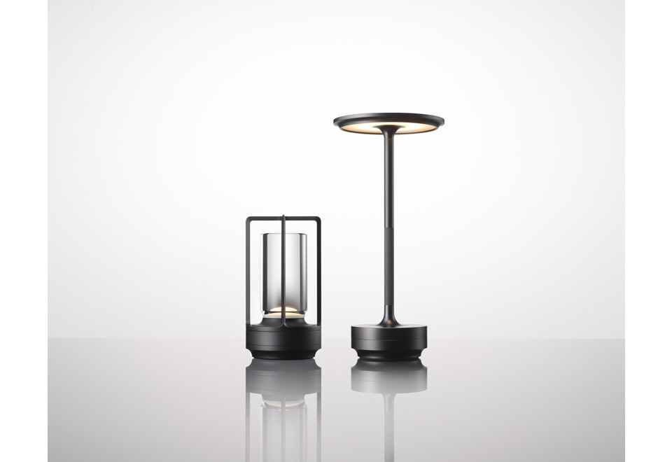 terza foto TURN+ ALUMINUM BLACK Lampada da tavolo a LED a batteria con ricarica USB