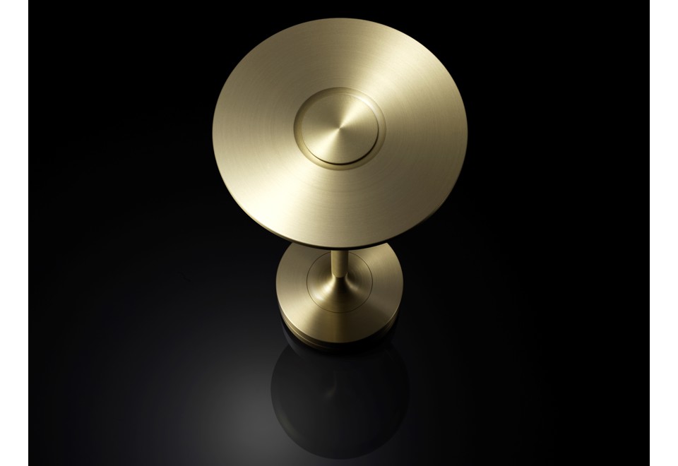 terza foto TURN BRASS Lampada da tavolo a LED a batteria con ricarica USB