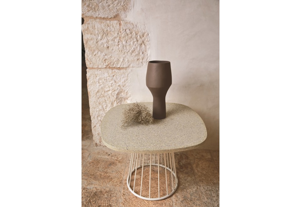 terza foto CHARME Tavolino alto in graniglia