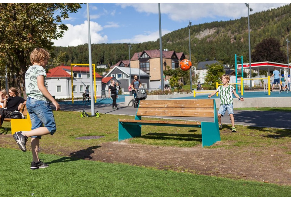 seconda foto BLOC SEAT Panchina in acciaio e legno con schienale