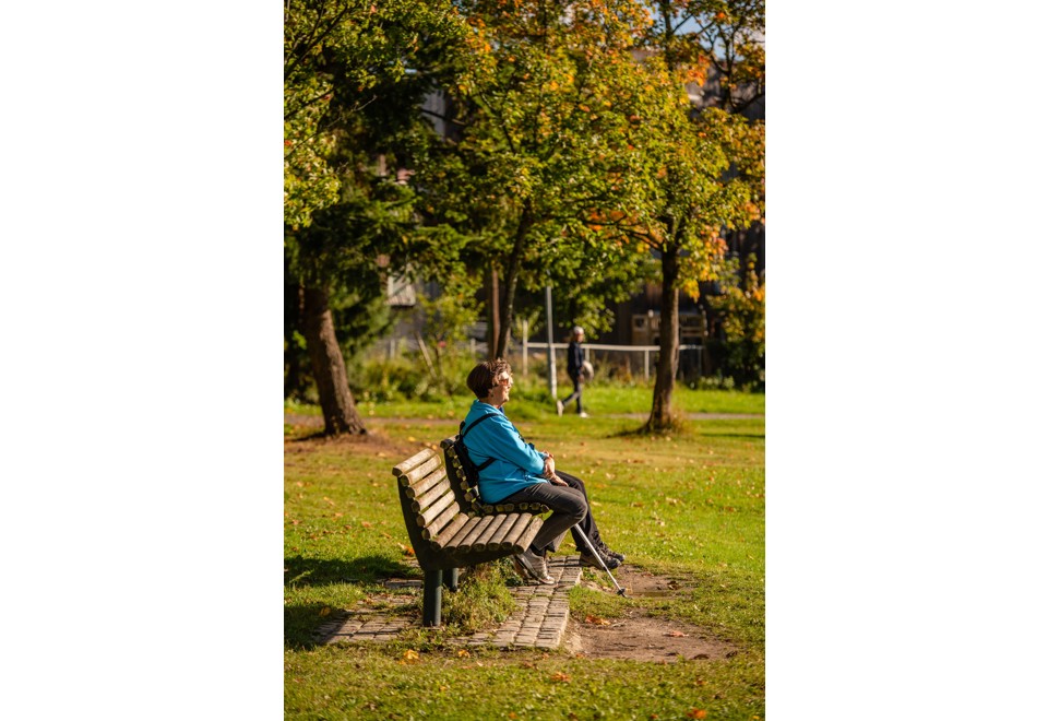 seconda foto URBAN Panchina in acciaio e legno con schienale