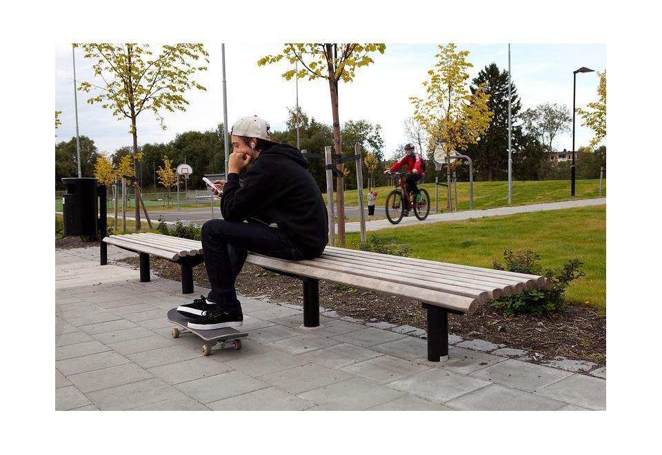 terza foto URBAN Panchina in acciaio e legno senza schienale