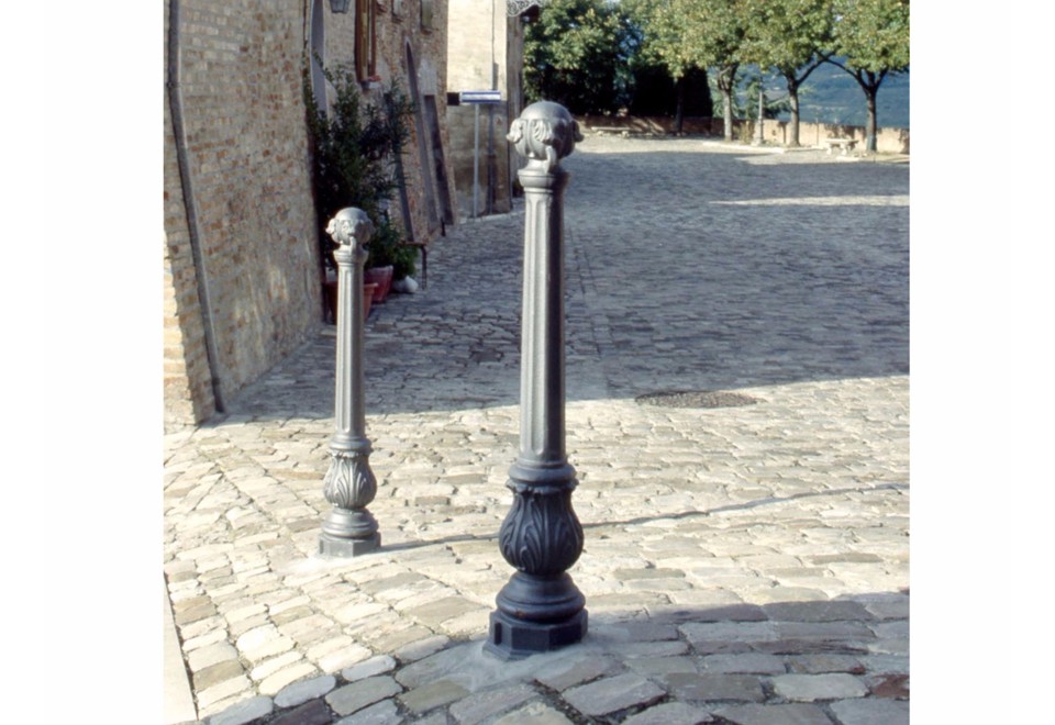 prima foto LAYIA Dissuasore a paletto in ghisa per catene