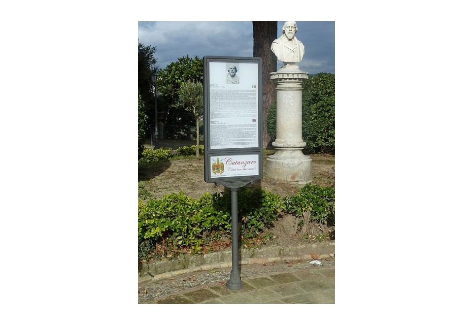 terza foto LAYIA Palina monofacciale per due pannelli informativi