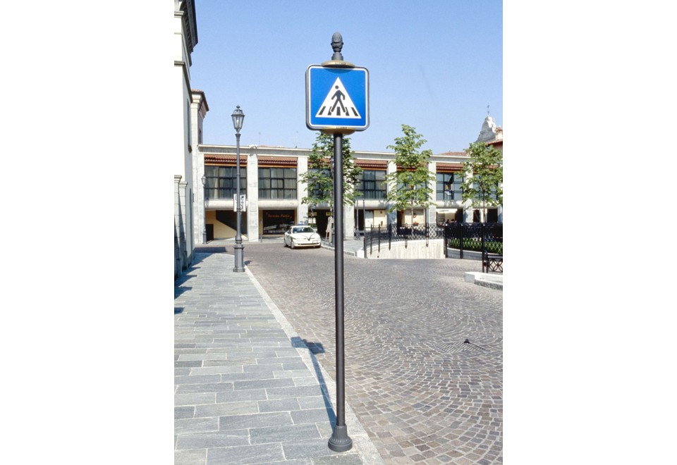 terza foto LAYIA Palina stradale in ghisa