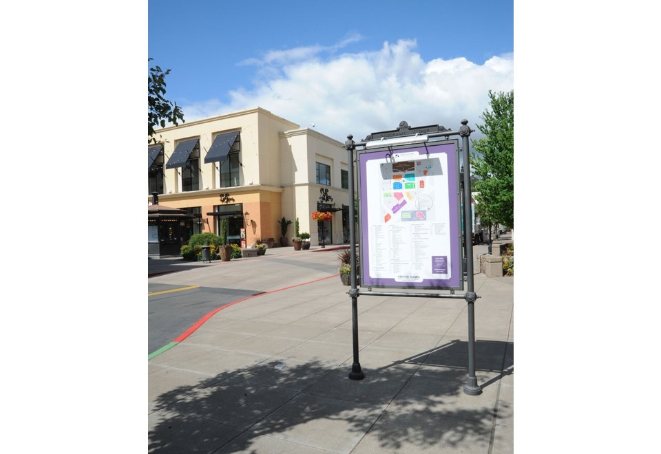 terza foto LAYIA Stendardo per pannello pubblicitario in ghisa