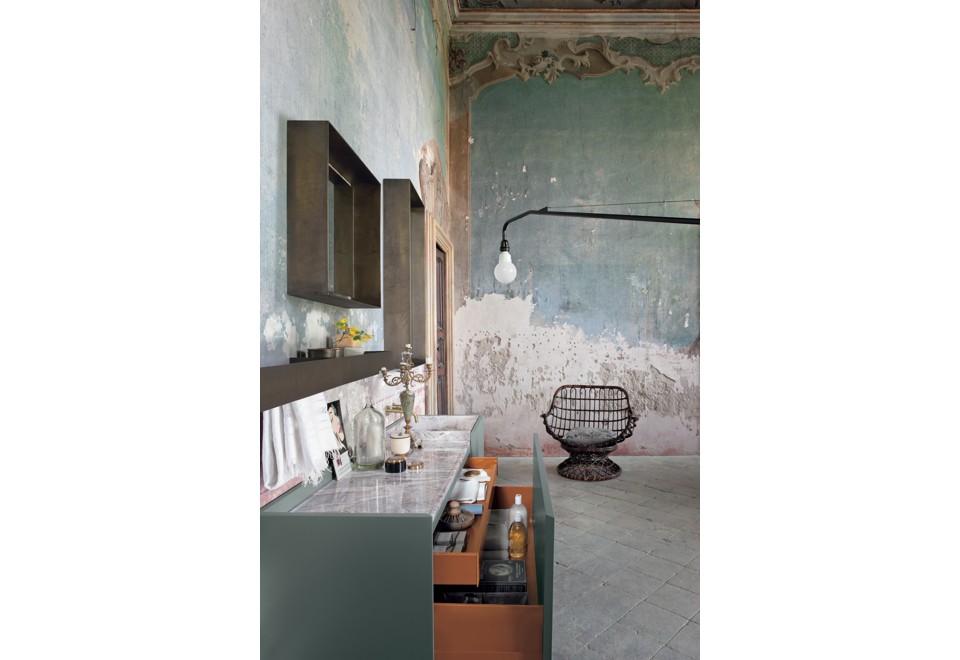 seconda foto MUST 03 Arredo bagno completo in legno laccato e marmo