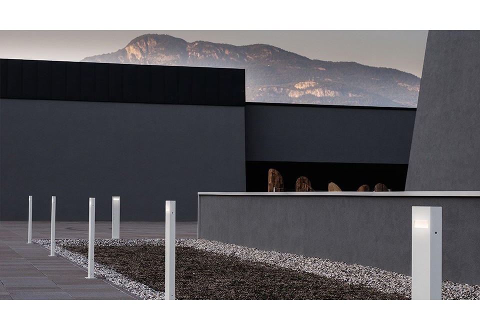 terza foto NUDA Paletto luminoso a LED in alluminio