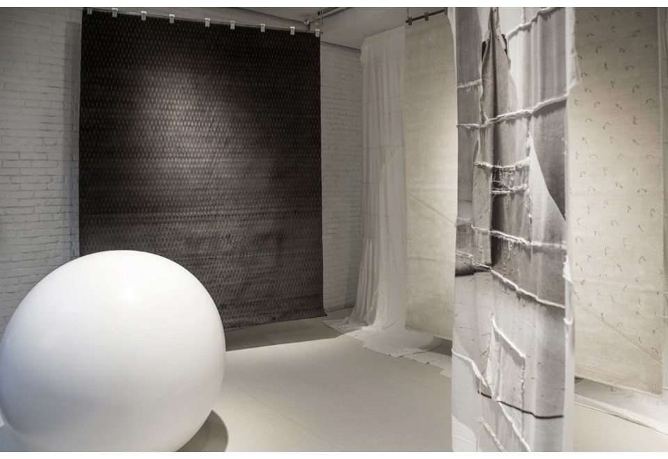 seconda foto CAGE CHARCOAL Tappeto fatto a mano su misura