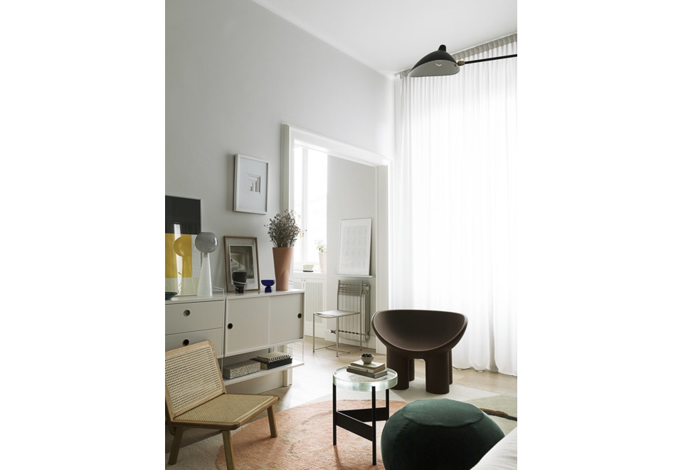 seconda foto INTERIOR WITH TABLE Tappeto fatto a mano su misura