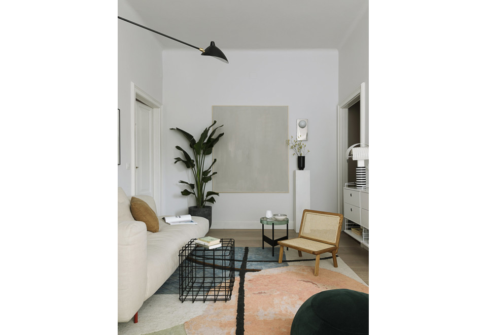 terza foto INTERIOR WITH TABLE Tappeto fatto a mano su misura