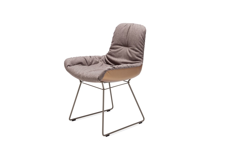 terza foto LEYA ARMCHAIR LOW Sedia a slitta in tessuto