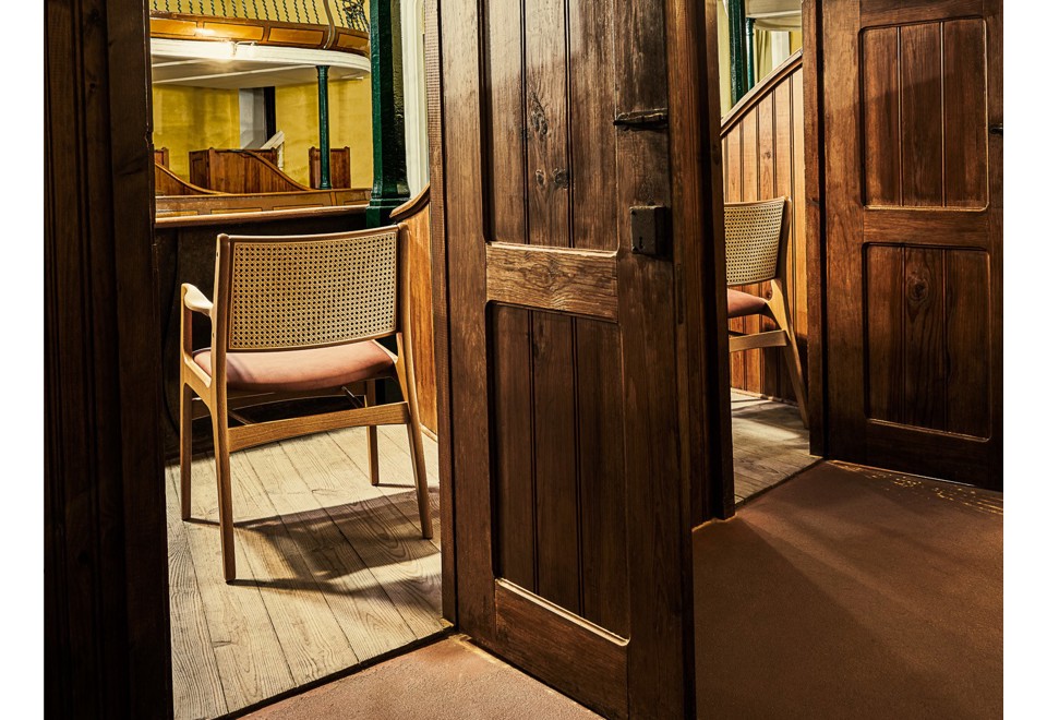 terza foto GEMMA Sedia imbottita in legno con braccioli