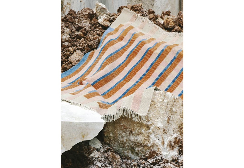 terza foto MAGNETO Tappeto fatto a mano in lana a motivi geometrici