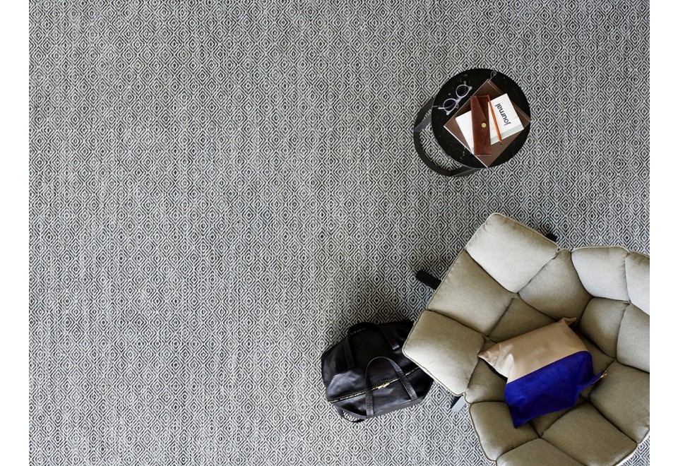 terza foto GOOSE EYE ICON Tappeto in lana a motivi geometrici